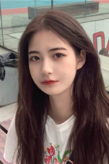 一边亲着一面膜胸口的短视频